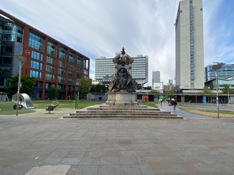 Piccadilly Gardens 768x576