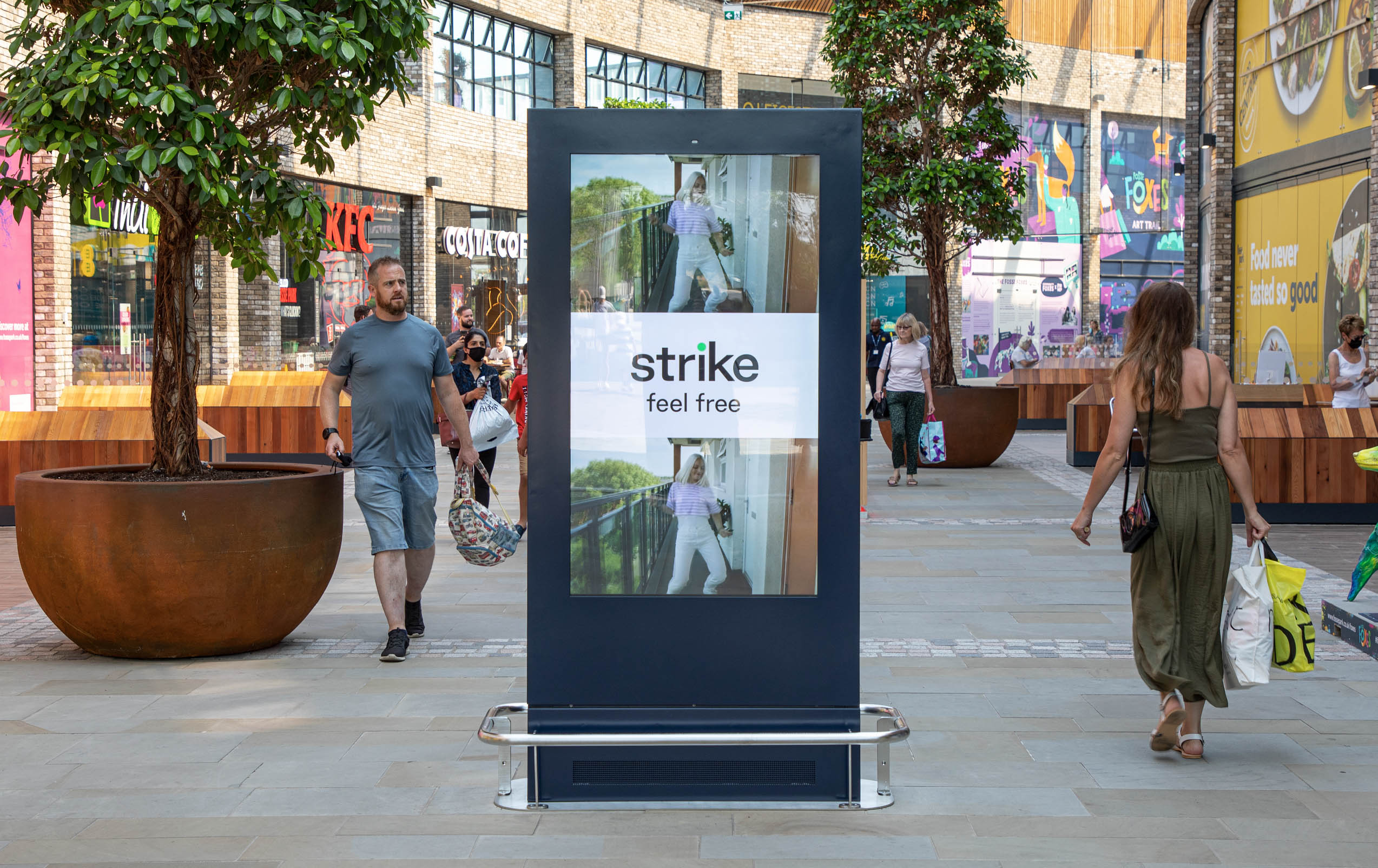 Elonex Fosse Park Digital Screen Advertising 4