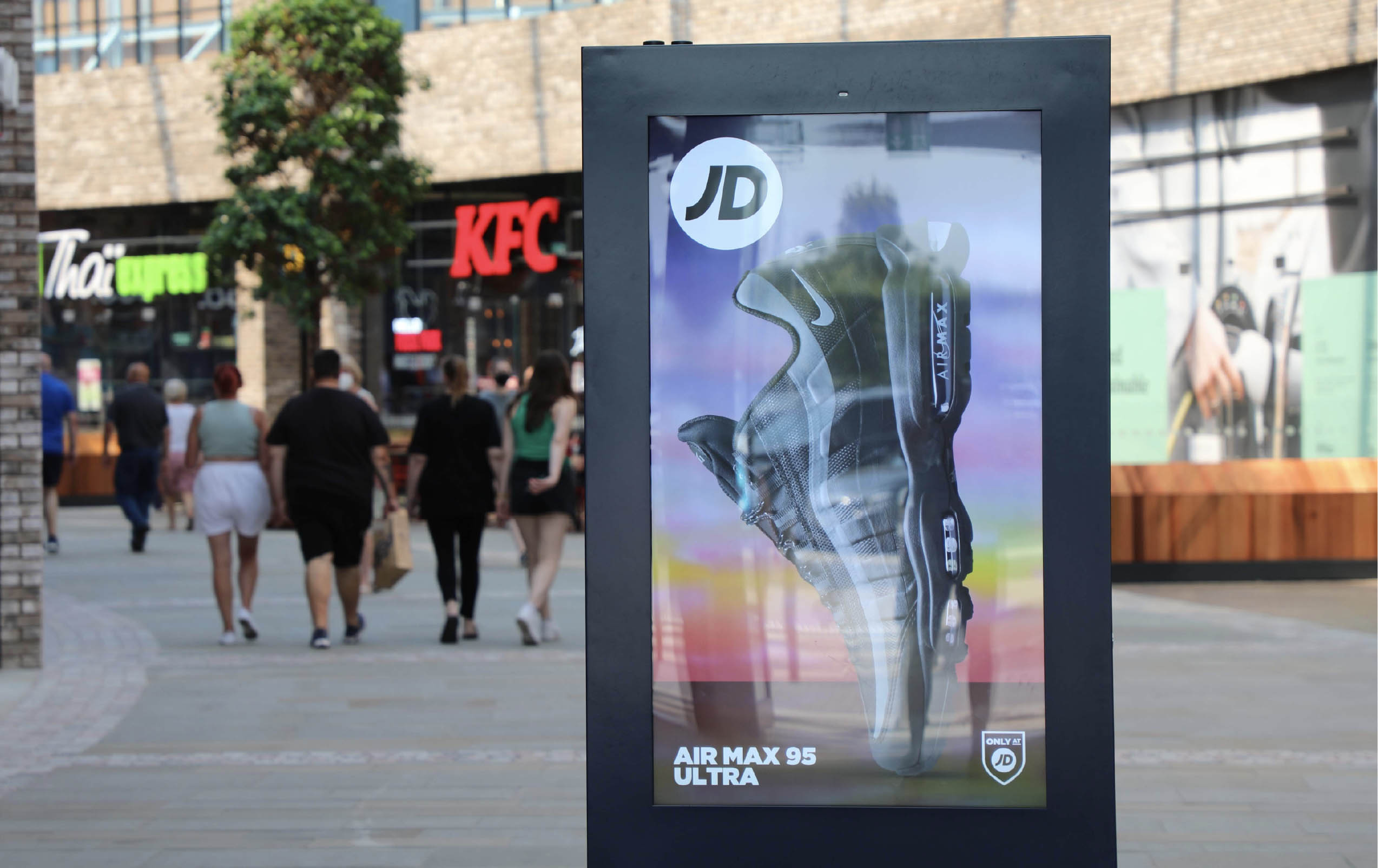 Elonex Fosse Park Digital Screen Advertising 6